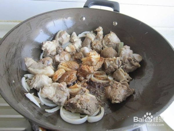 如何制作馕焖肉