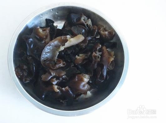 木耳炒白菜的做法