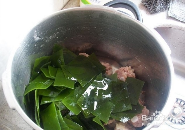 健康养身食谱：排骨海带汤(降火的哦）