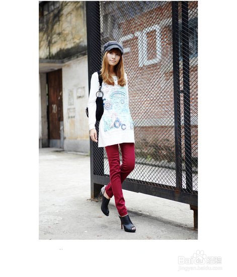 酒红裤子配什么上衣