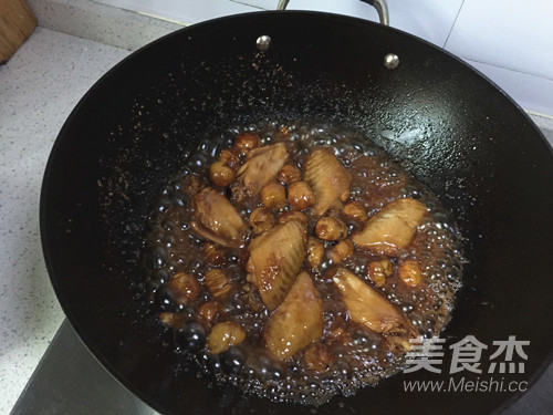 栗子烧鸡翅的做法