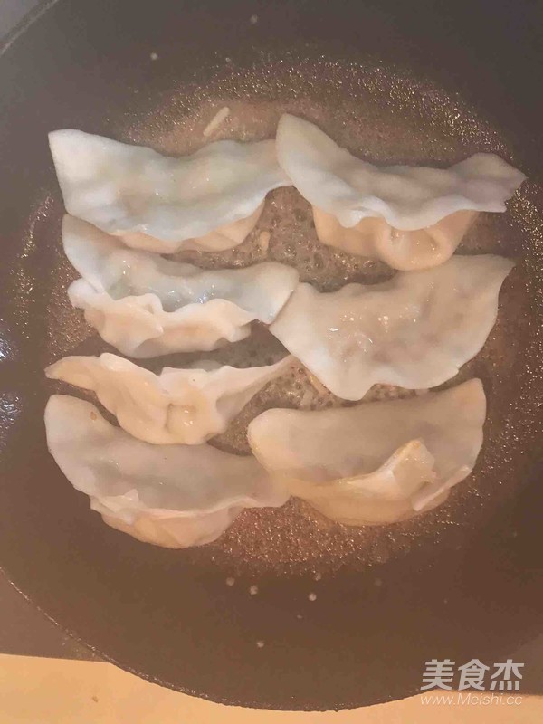 剩饺子变身的做法