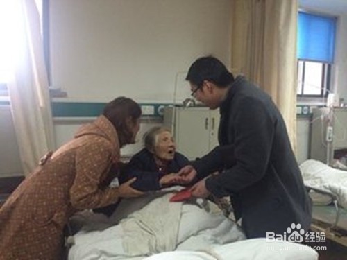 同事的父母病了，我怎么办？