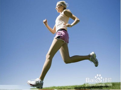 给宝宝喂奶需注意以下几个时间段。