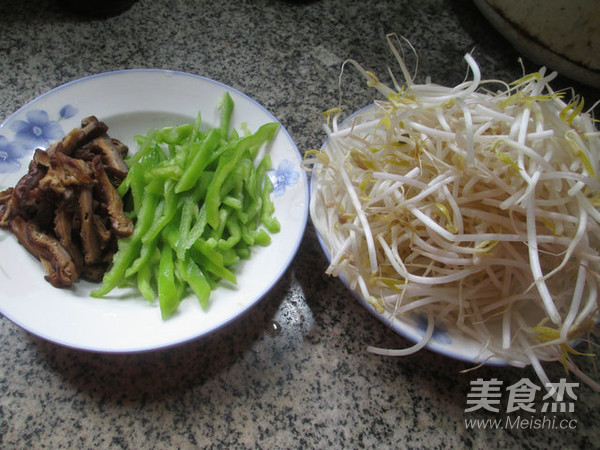 香菇尖椒炒绿豆芽