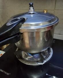 怎么调理出一道美味的乌鸡煲十全大补汤 ？