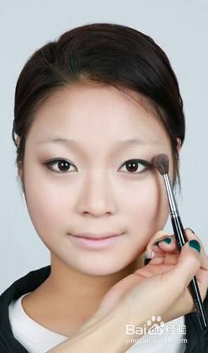 学会单眼皮化妆术