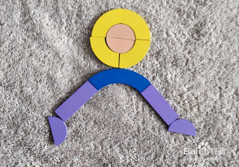 含四个圆形的跑步运动员用蒙氏积木怎样拼?