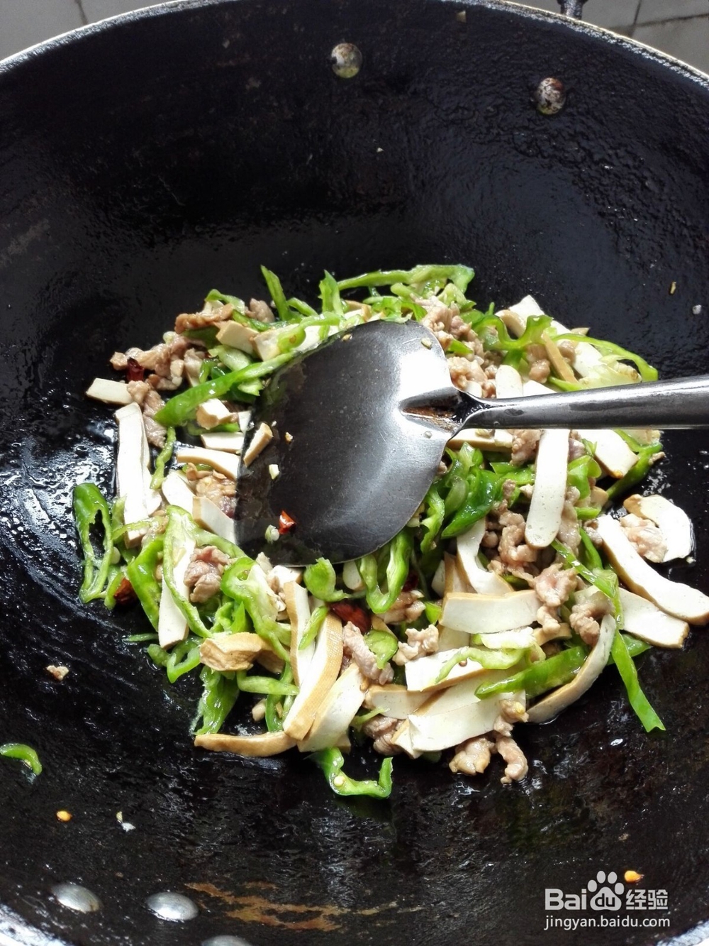 怎样制作青椒香干肉丝好吃?