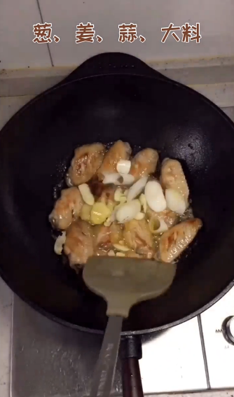 炒糖色版可乐鸡翅怎么做