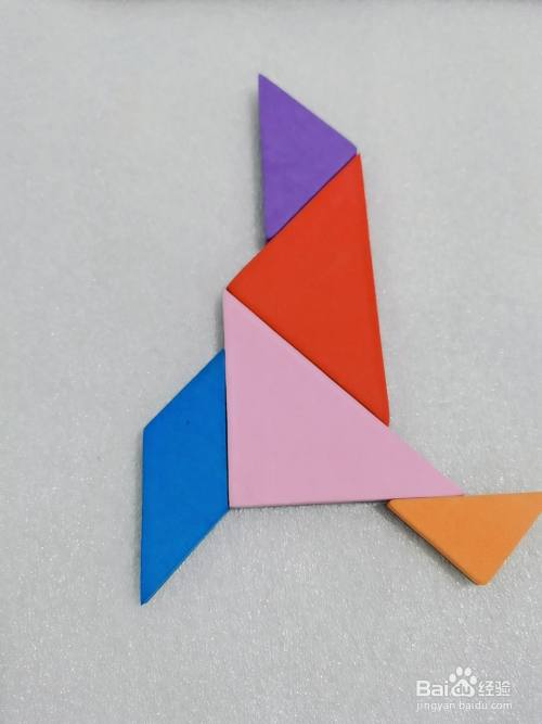 怎么样用七巧板拼一个练习竞走的运动员