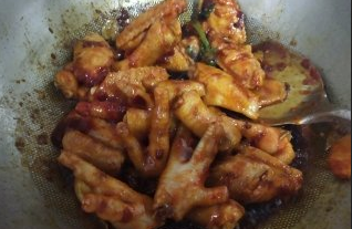 鸡爪鸡翅煲怎么做