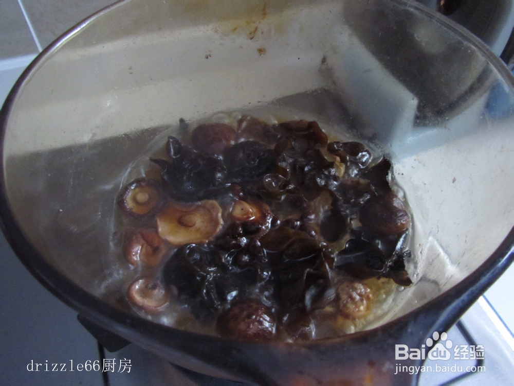 小素鸡烧香菇木耳的做法