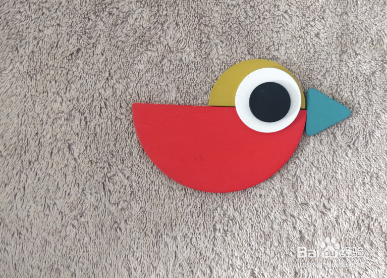 用蒙氏积木怎样拼一只站着扇翅膀的鸟儿？