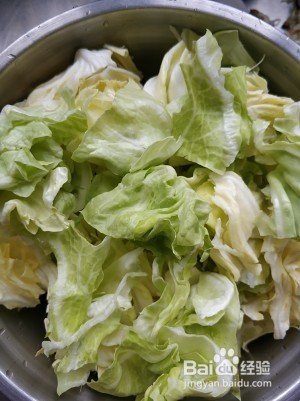 营养美食制作麻辣手撕包菜