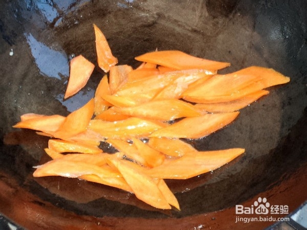 胡萝卜黄瓜炒鸡蛋的做法