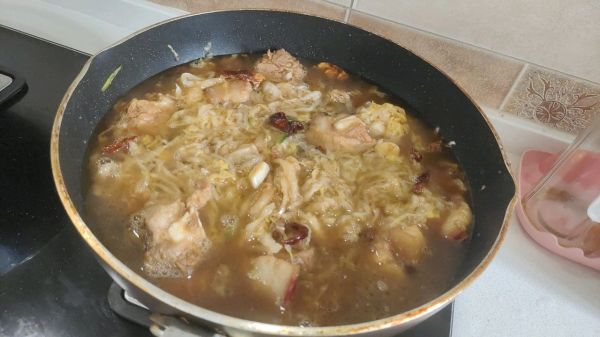 猪肉排骨烩酸菜