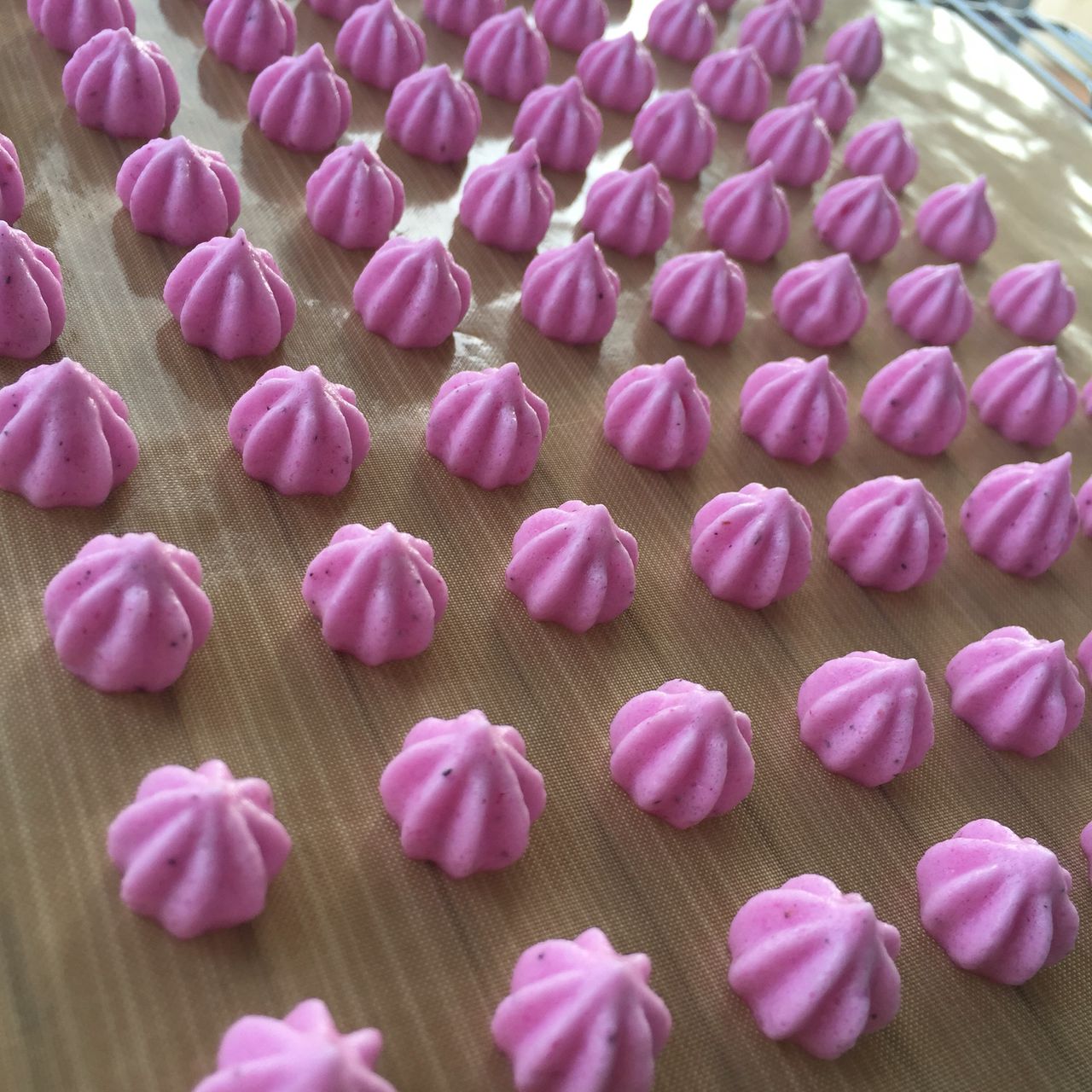 教你如何做出好吃的火龙果溶豆，一学就会哦。