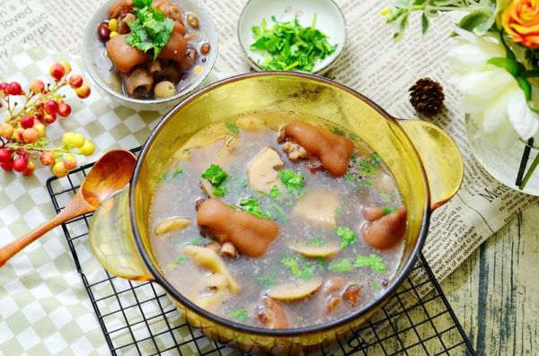 五谷猪蹄莲藕汤