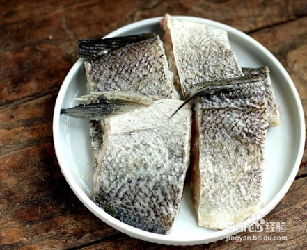 家庭版的清蒸鲈鱼来啦，好看又好吃