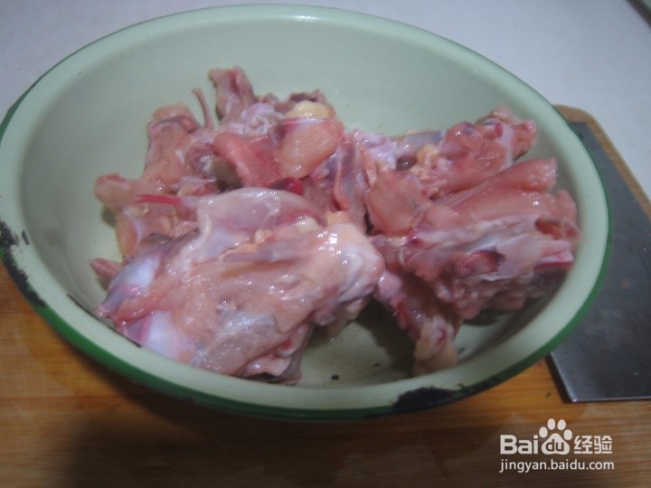 老年人怎样做好鸡块香菇备料