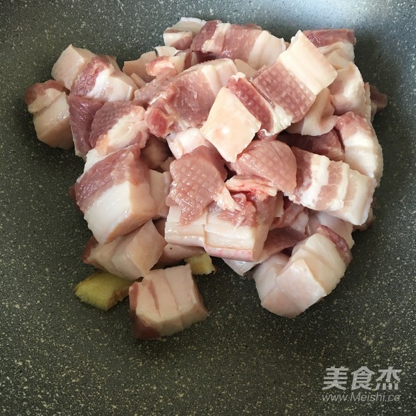 鹌鹑蛋烧肉的做法