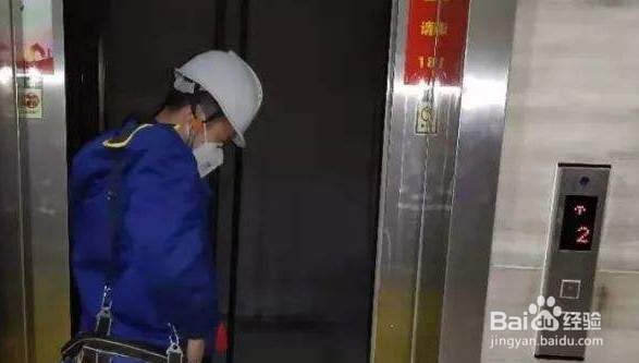 在外等电梯应该怎么按