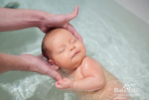 新生儿耳鼻喉如何护理