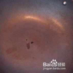 怎样用猪皮保证铁锅不生锈?