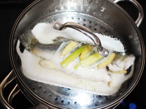 清蒸鲈鱼怎么做好吃？