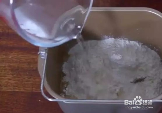 奶奶自制的香酥葱油饼，外酥里嫩，香飘四溢