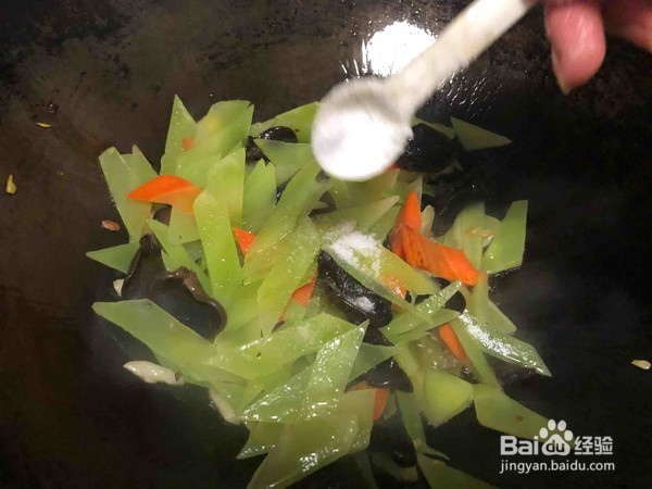 莴笋炒鸡蛋做法