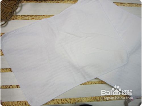 给新生儿换尿布的注意事项