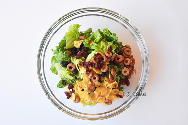 隔夜燕麦玉米片羽衣甘蓝早餐沙拉