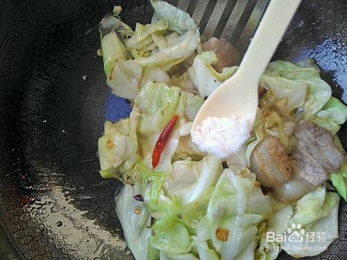 麻辣鲜香的手撕卷心菜的做法