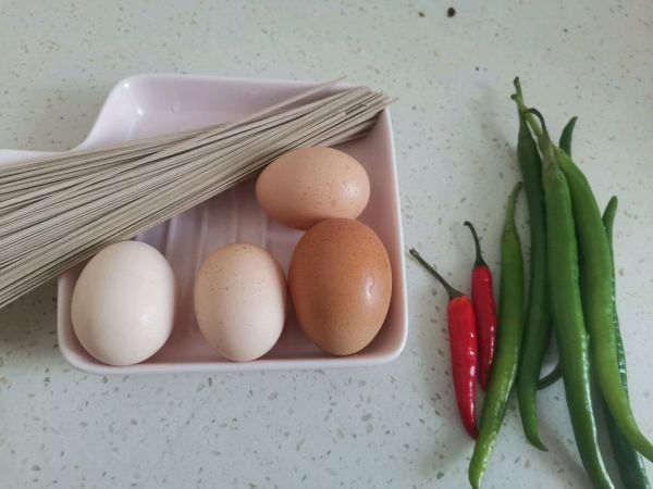 鸡蛋酱拌荞麦面