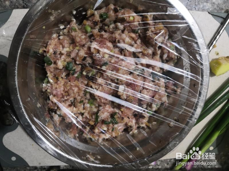 广东大学生首作红油抄手的做法