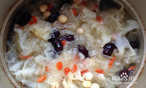 红糖搭配什么好吃？红枣莲子银耳汤怎么做？