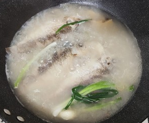 如何做出美味的鲫鱼豆腐汤？