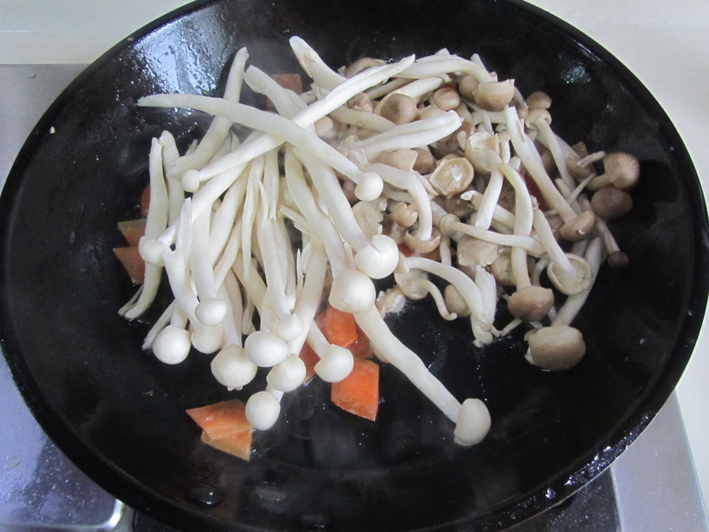 双菇木耳炒肉片,必不可少的美食