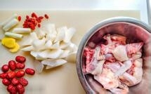 怎么调制一道美味的老鸭萝卜汤 ？