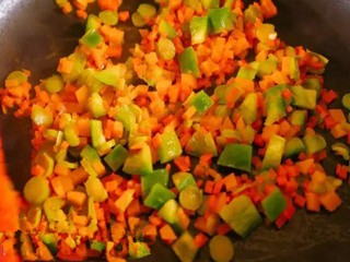 多彩杂蔬南瓜盅怎么做?