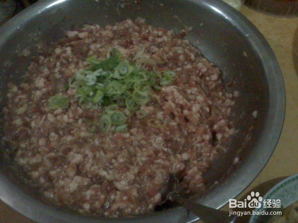 怎样包年三十猪肉酸菜馅饺子--包饺子