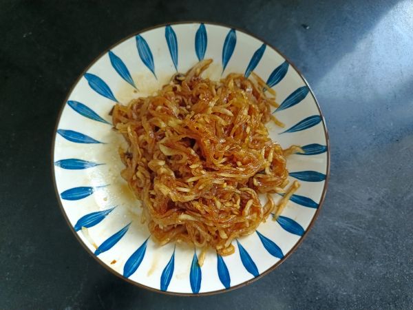 凉拌葱油萝卜丝