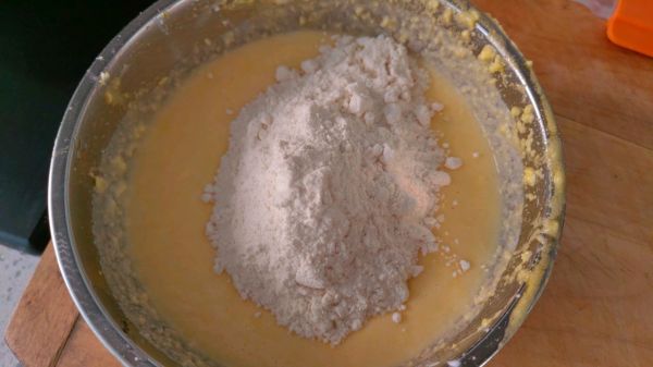 黄油酸奶蜂蜜蛋糕