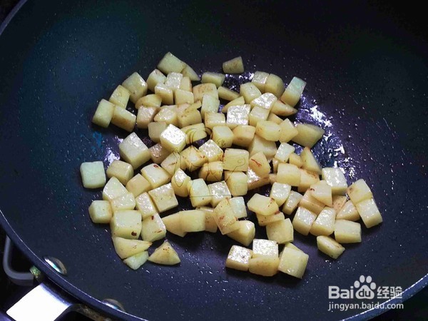 腊肉土豆焖饭的做法