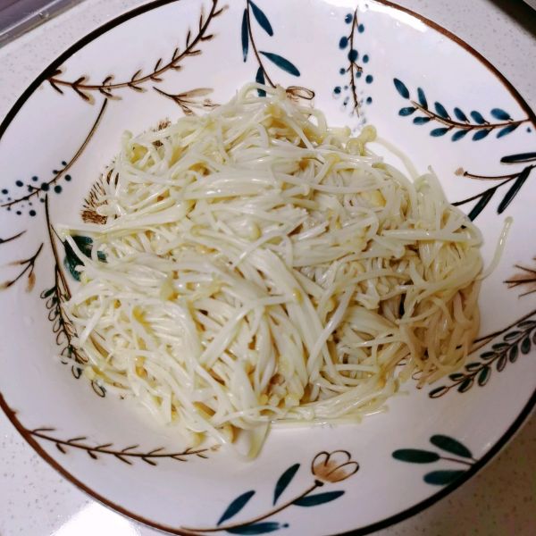 超级减脂凉拌金针菇