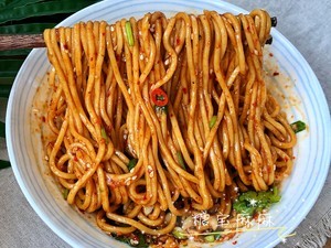 好吃到爆的酸辣葱油拌面