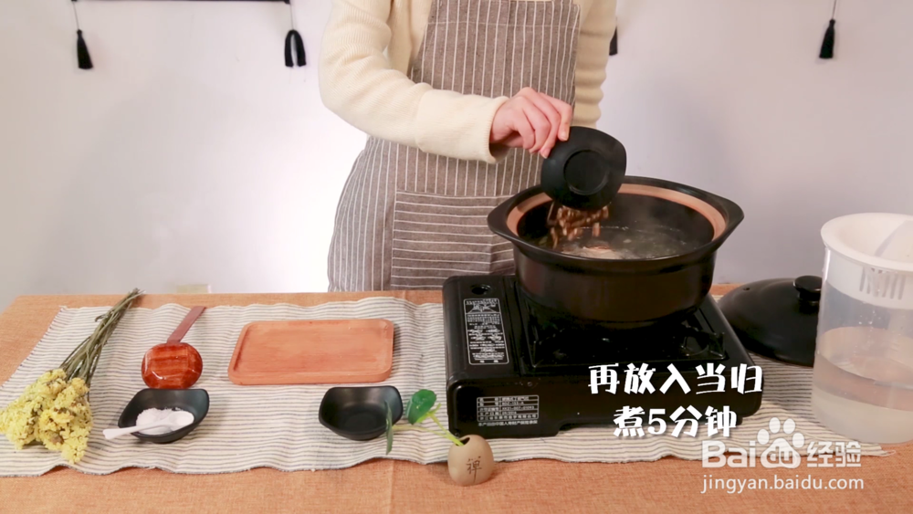 丰胸药膳--当归黄芪煮鸡腿怎么做