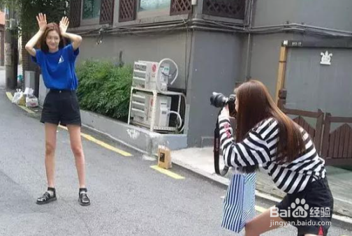 怎么拍照显腿长？